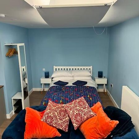 Studio, Ideally Located At Beautiful Lizard Point, Cornwall Apartment Helston Exterior photo
