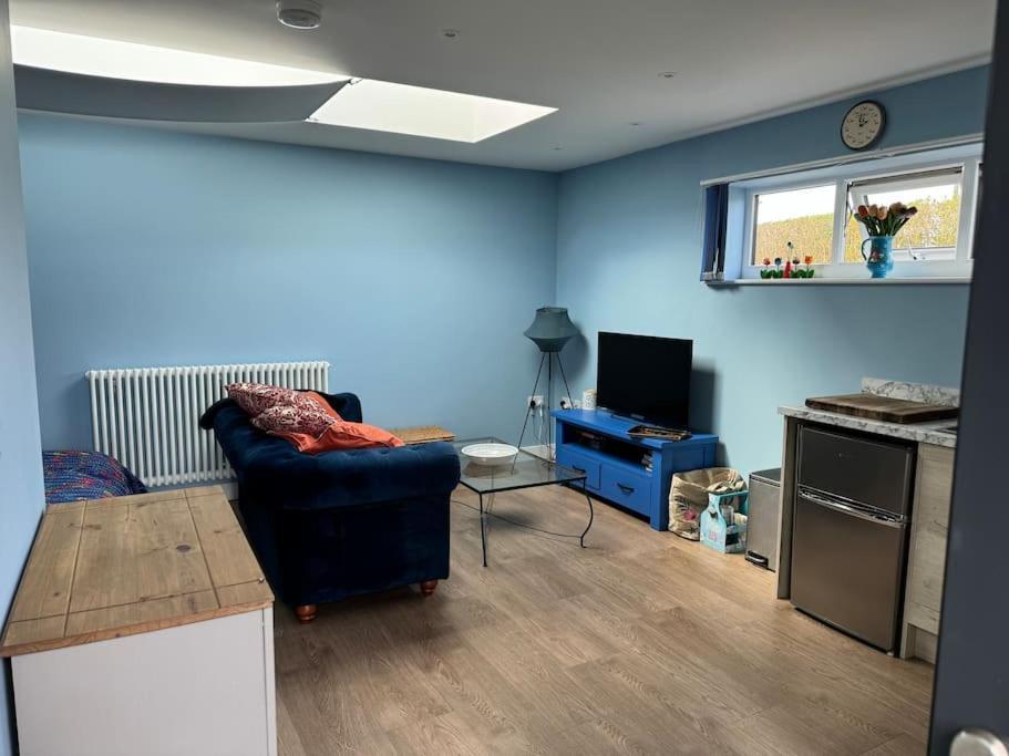 Studio, Ideally Located At Beautiful Lizard Point, Cornwall Apartment Helston Exterior photo